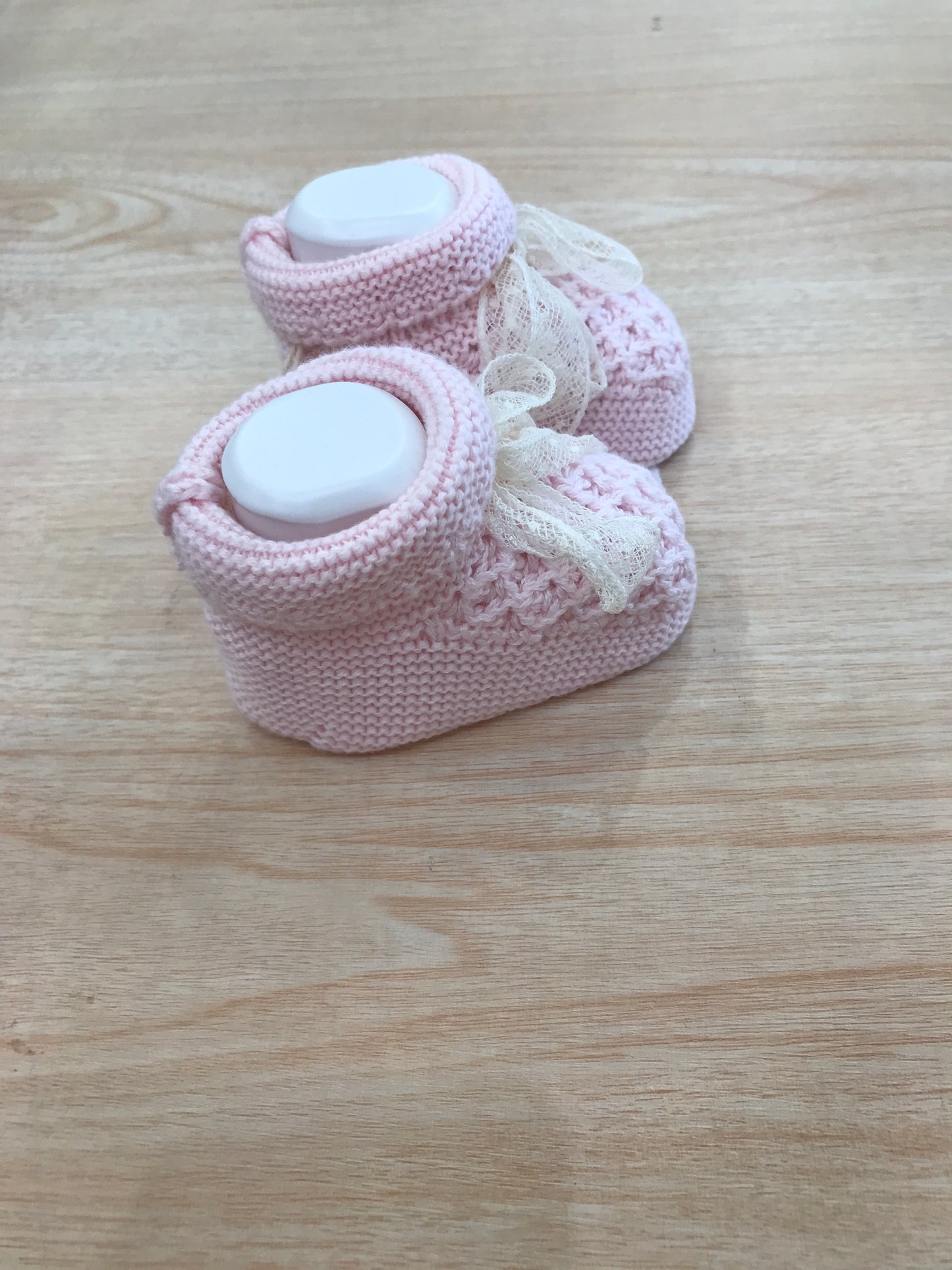 Babbucce Martin Aranda in filo rosa con ricami e pizzo