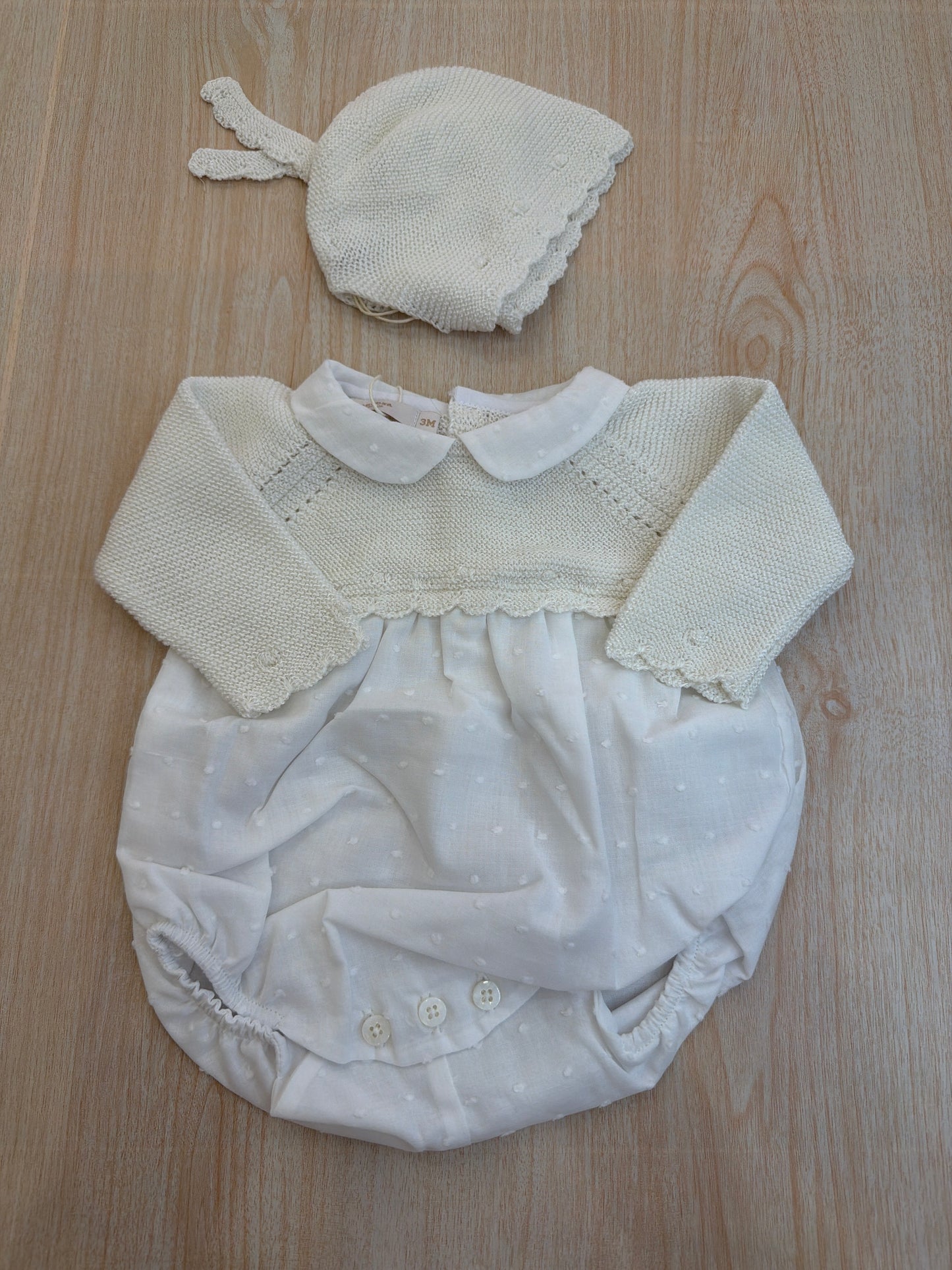 Pagliaccetto PCS in filo bianco con corpetto panna e smerlo