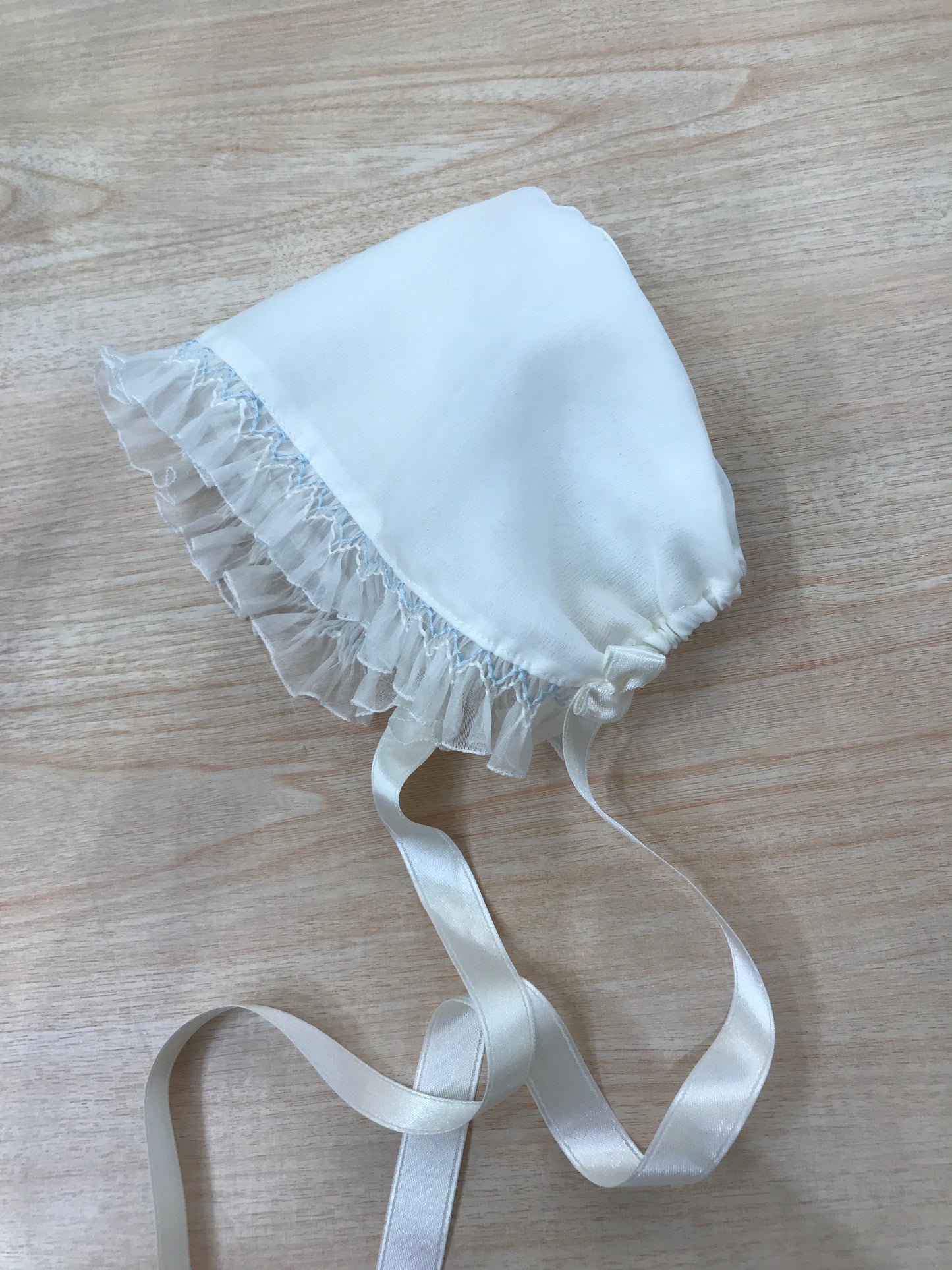 Cuffia Piccola Giuggiola in organza in seta con lavorazione di punto smock doppio