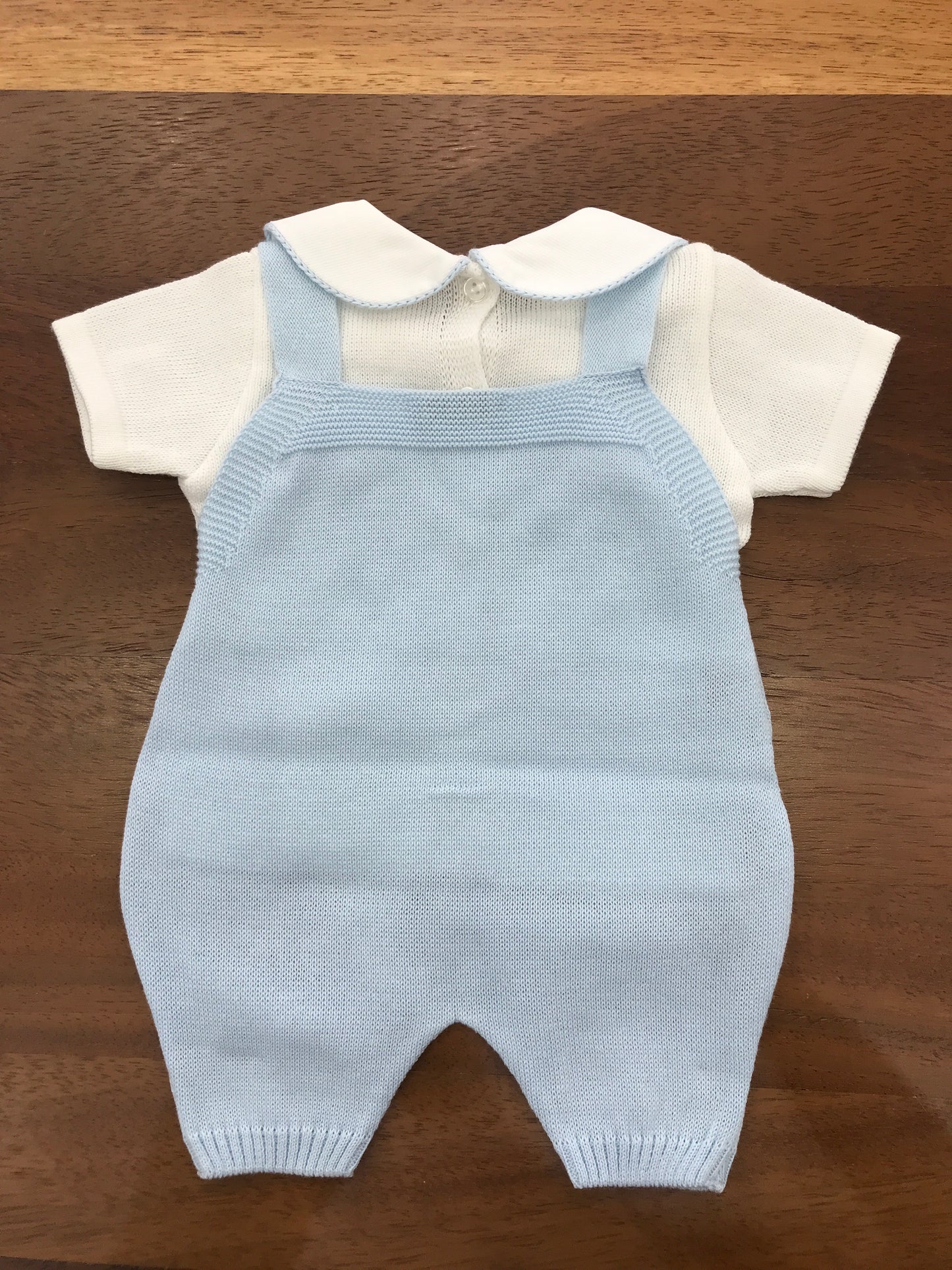 Salopette e Maglietta Baby Lord in filo celeste e bianco mezza manica con lavorazione di punto smock