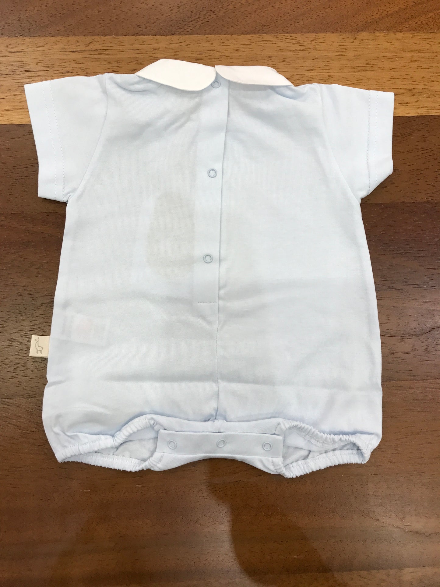 Pagliaccetto Baby Gi celeste corto mezza manica con collo tondo con orsetto applicato sul davanti con fiocco