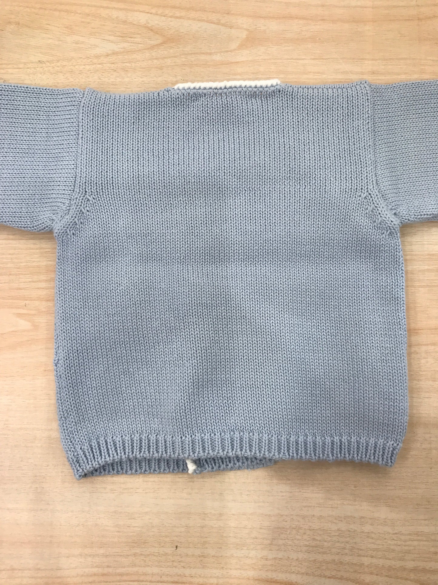 Cardigan Colibrì doppio petto celeste con profilo bianco con taschino laterale con bottoncini