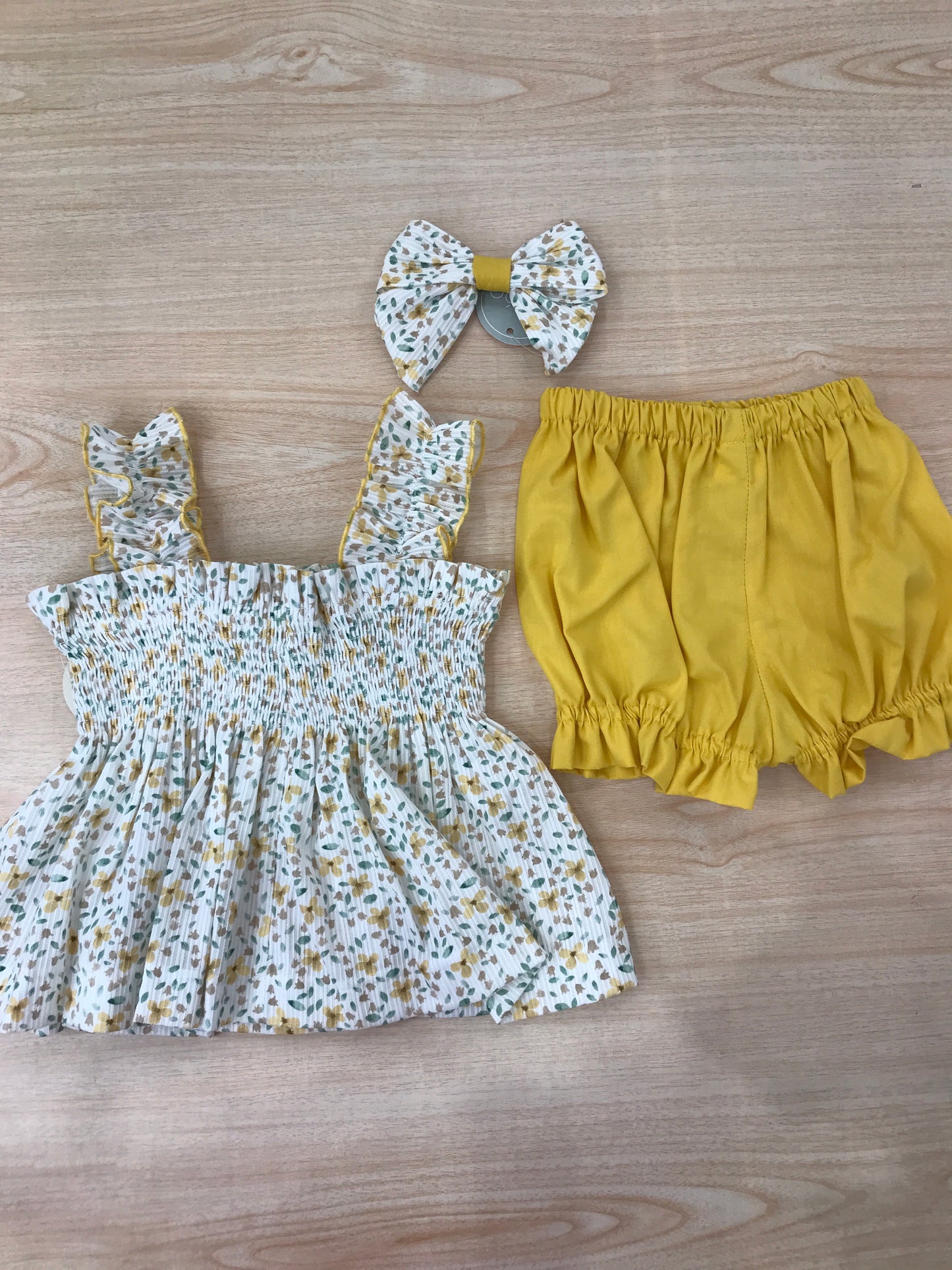 Completo Belan due pezzi casacca con bretelle a fiori con rusche sul corpetto con culotte abbinata