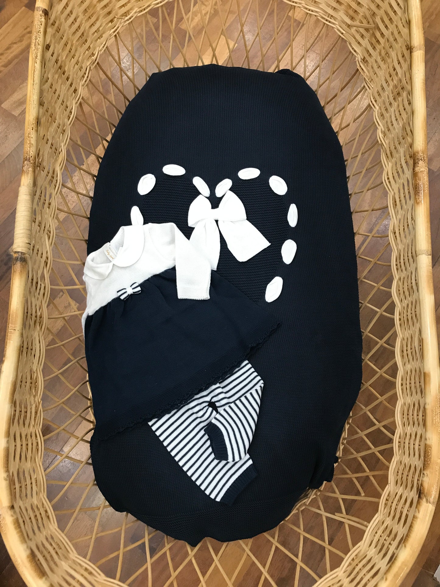 Coordinato in filo Baby Lord in filo blu con passanastro bianco con fiocco tutina due pezzi a righe bianche e blu