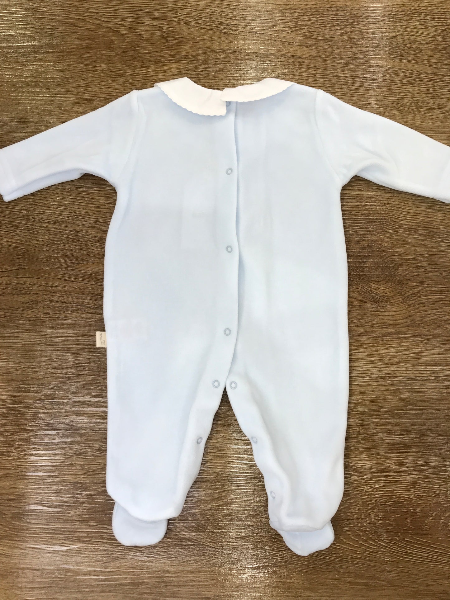 Tutina Baby Gi in ciniglia celeste intera con collo tondo smerlato bianco e fiocchetto celeste ricamato