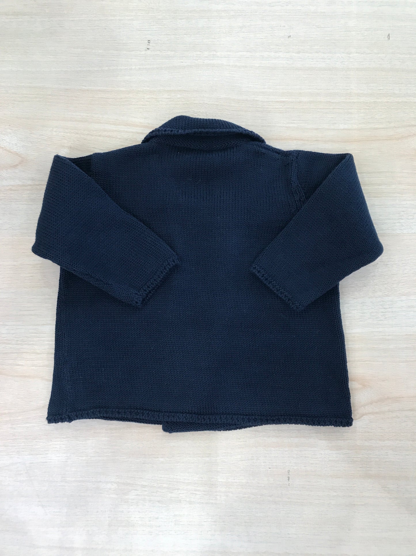 Cardigan Jo Milano in filo blu scuro con bottoncini sul davanti