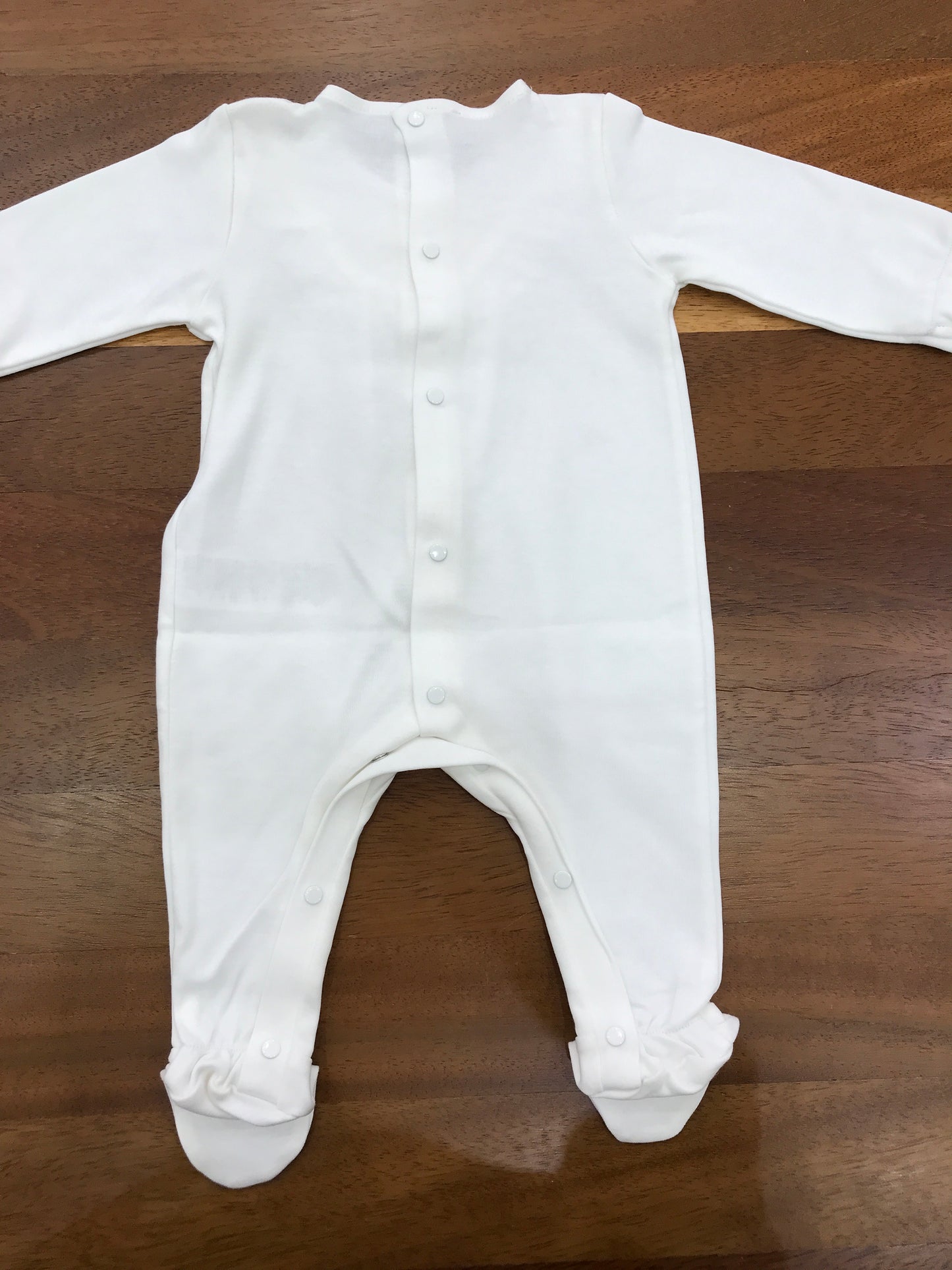 Tutina Paz Rodriguez in cotone rosa manica lunga con piedini collo in lino bianco con rusche con fiori bianchi e rosa