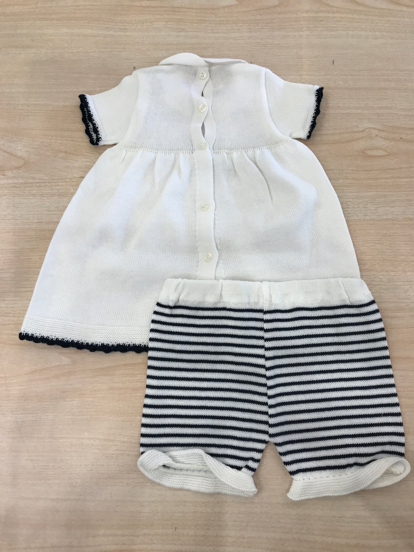 Completo Baby Lord in filo due pezzi mezza manica con rifiniture blu e fiocchetti con pantalone a righe