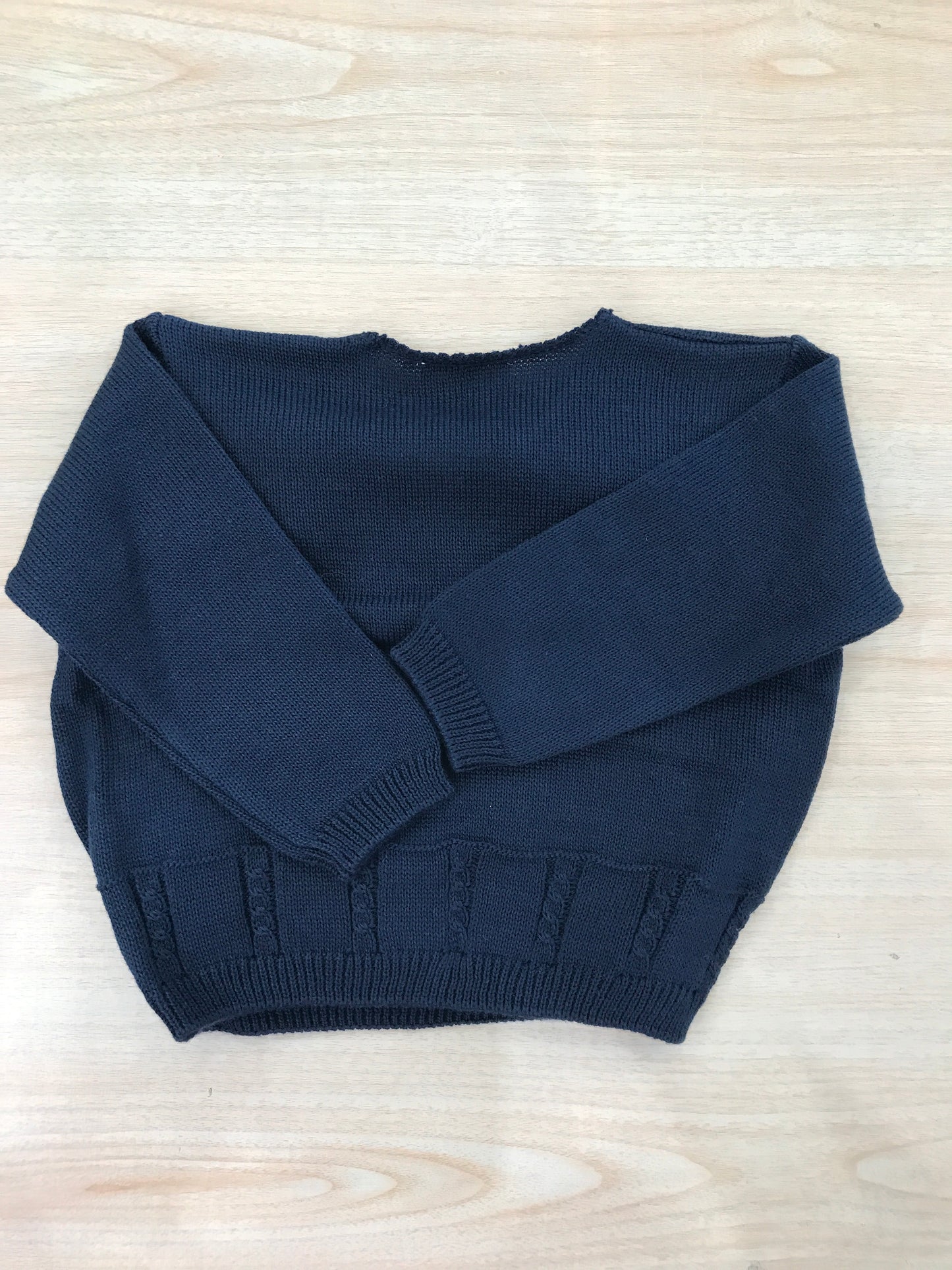 Cardigan Baby Lord in filo blu scuro ad incrocio bucherellato