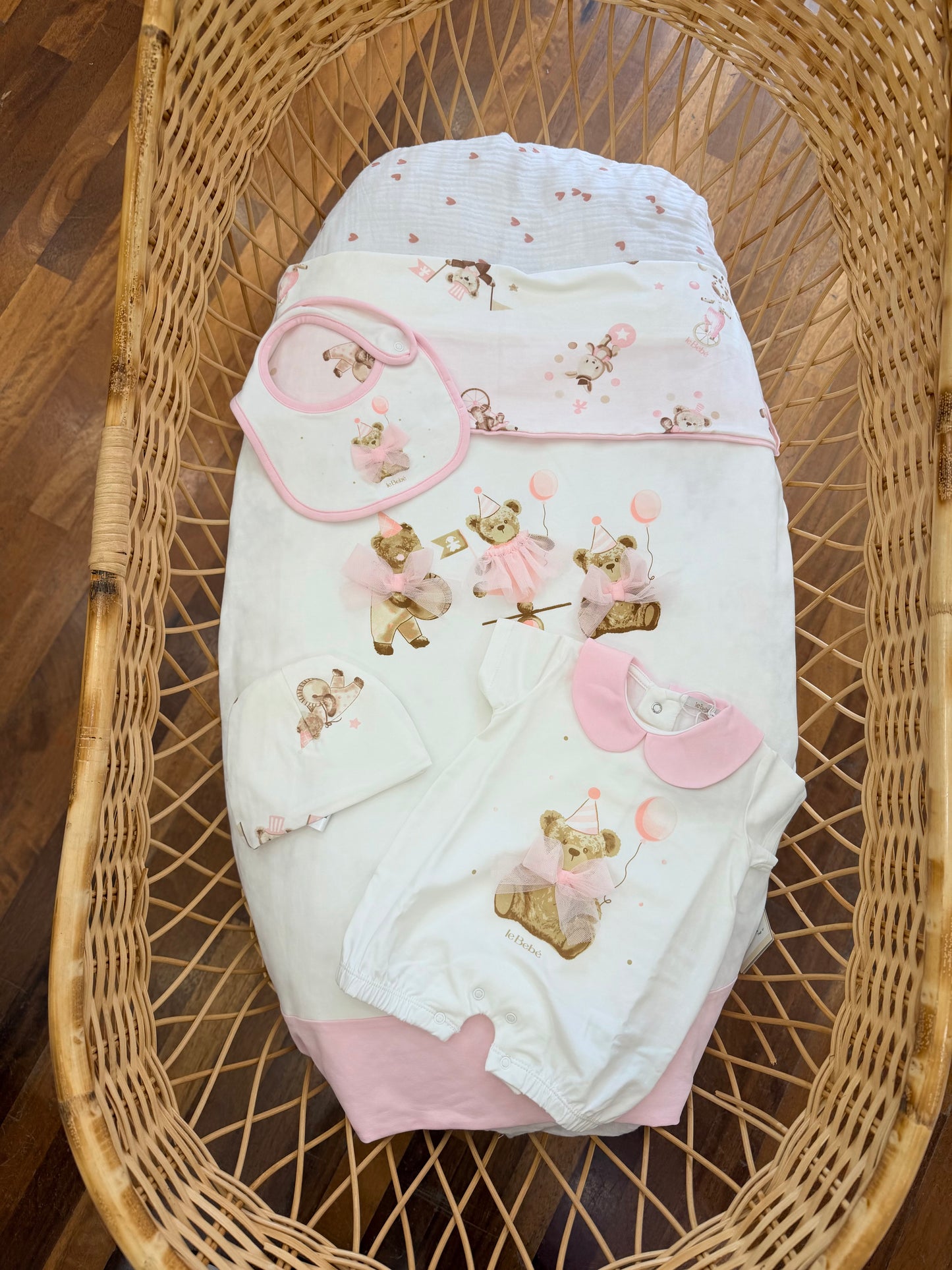 Coordinato nascita Le Bebè in cotone rosa con piccoli orsetti