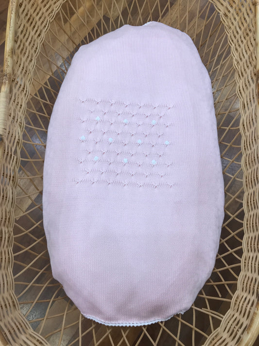 Coperta Colibrì in filo rosa con riquadro lavorato da rose bianche ricamate a mano