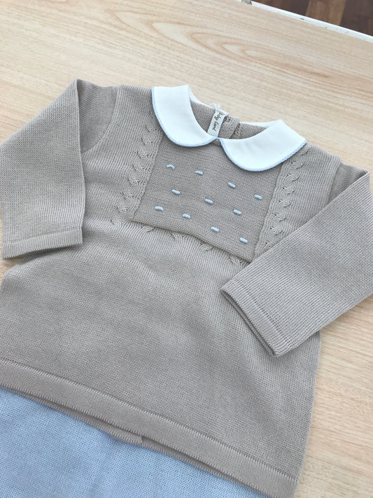 Completo Baby Lord in filo due pezzi celeste e tortora con collo tondo bianco con lavorazione di trecce e nodi sul petto celesti