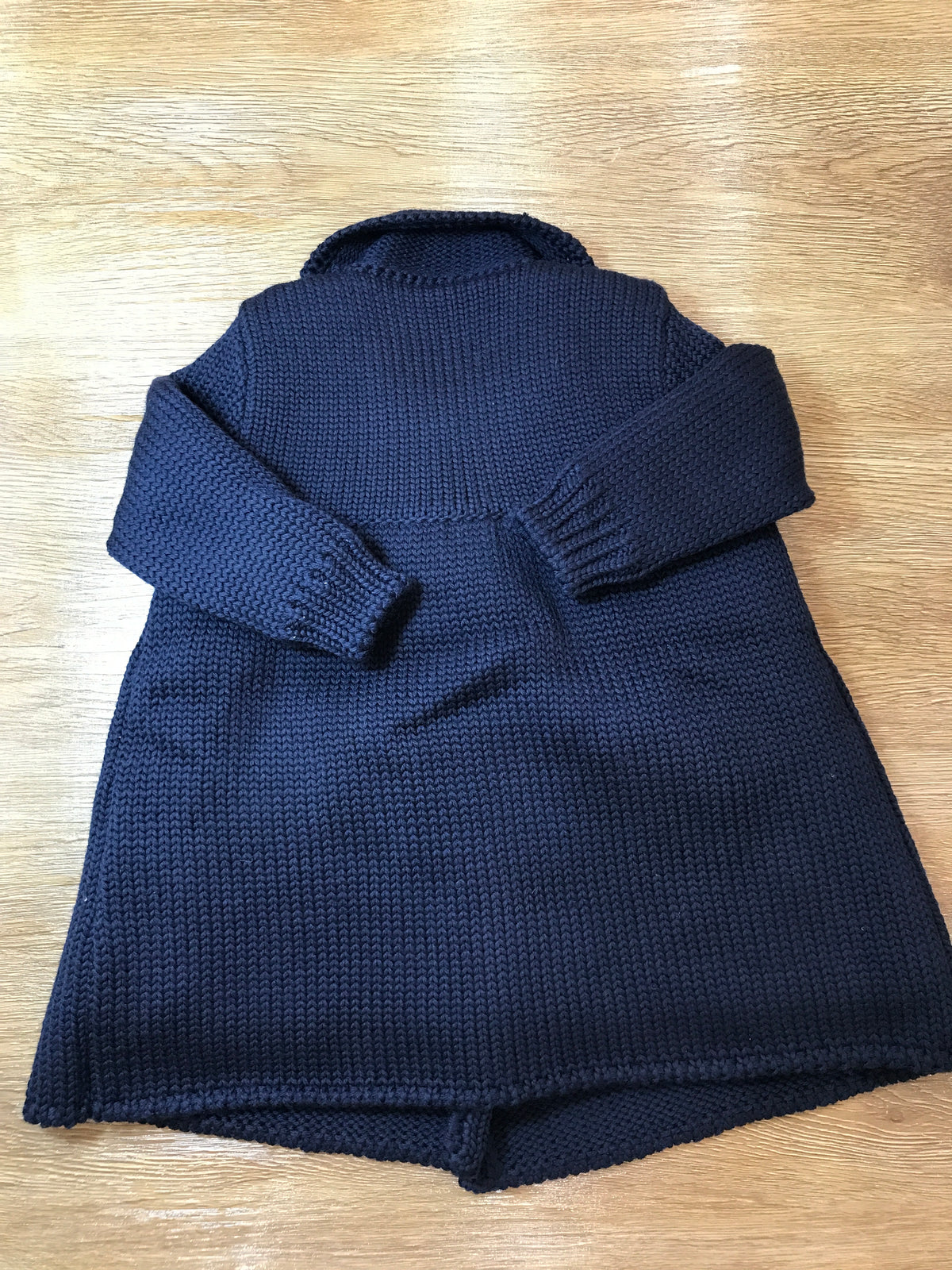 Cappotto Colibrì in lana foderato con piccoli bottoncini doppiopetto e lavorazione di punto smock