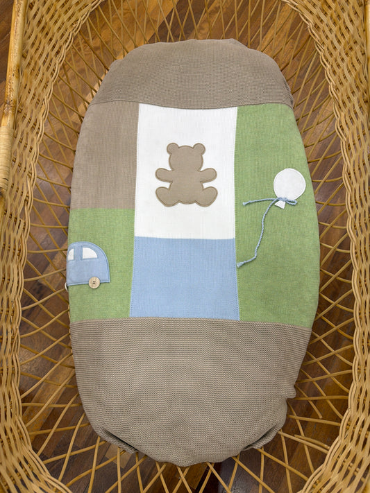 Coperta Colori Chiari in filo di cotone lavorata con vari riquadri colorati e varie applicazioni