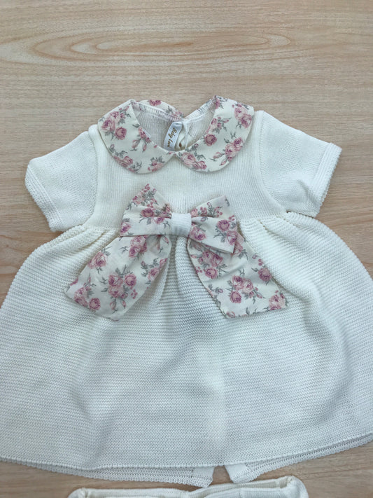 Completo Baby Lord in filo due pezzi panna con fiocco centrale con fiori e collo tondo con fiori