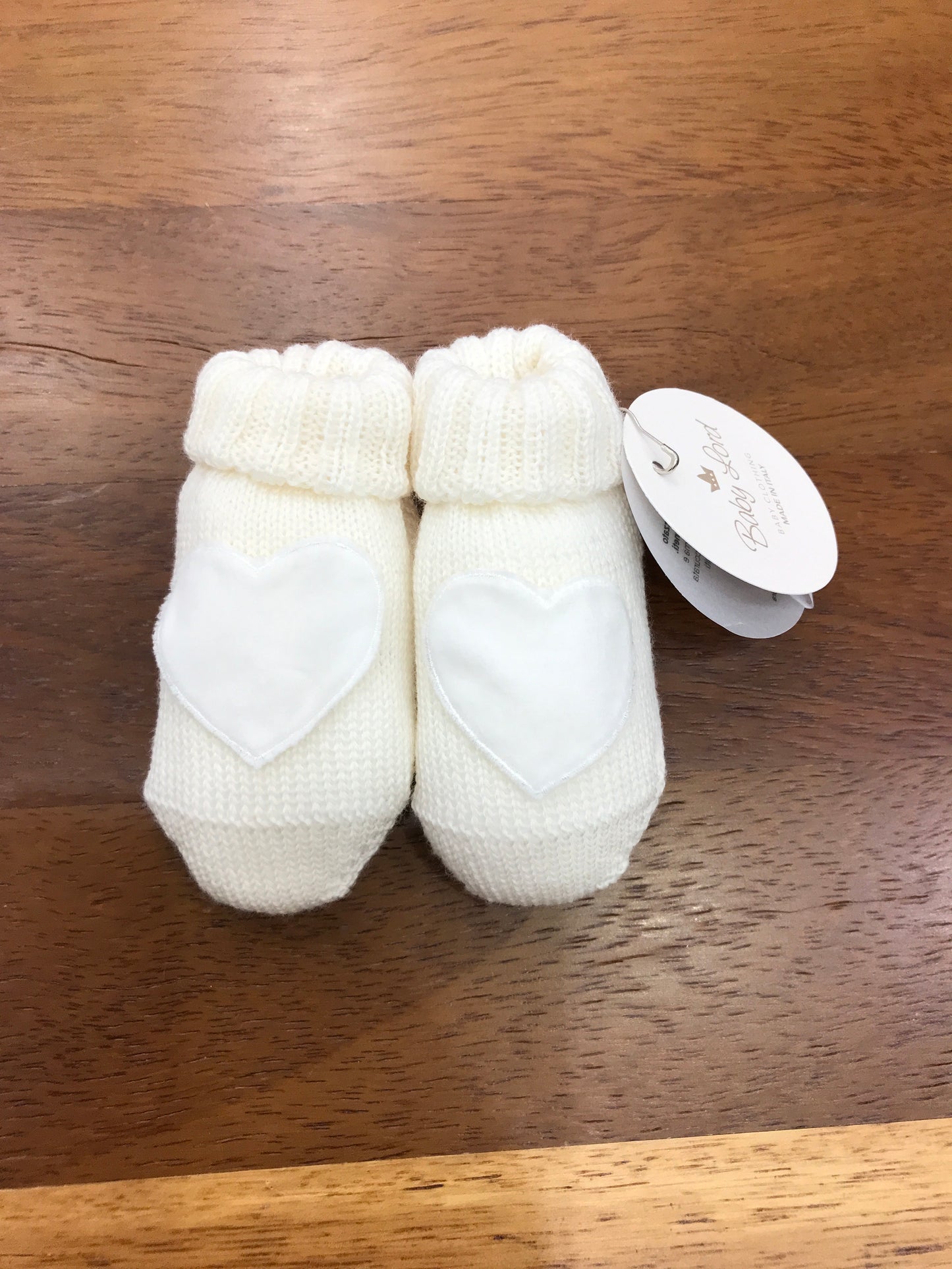 Babbucce Baby Lord in lana panna con cuoricino bianco peloso