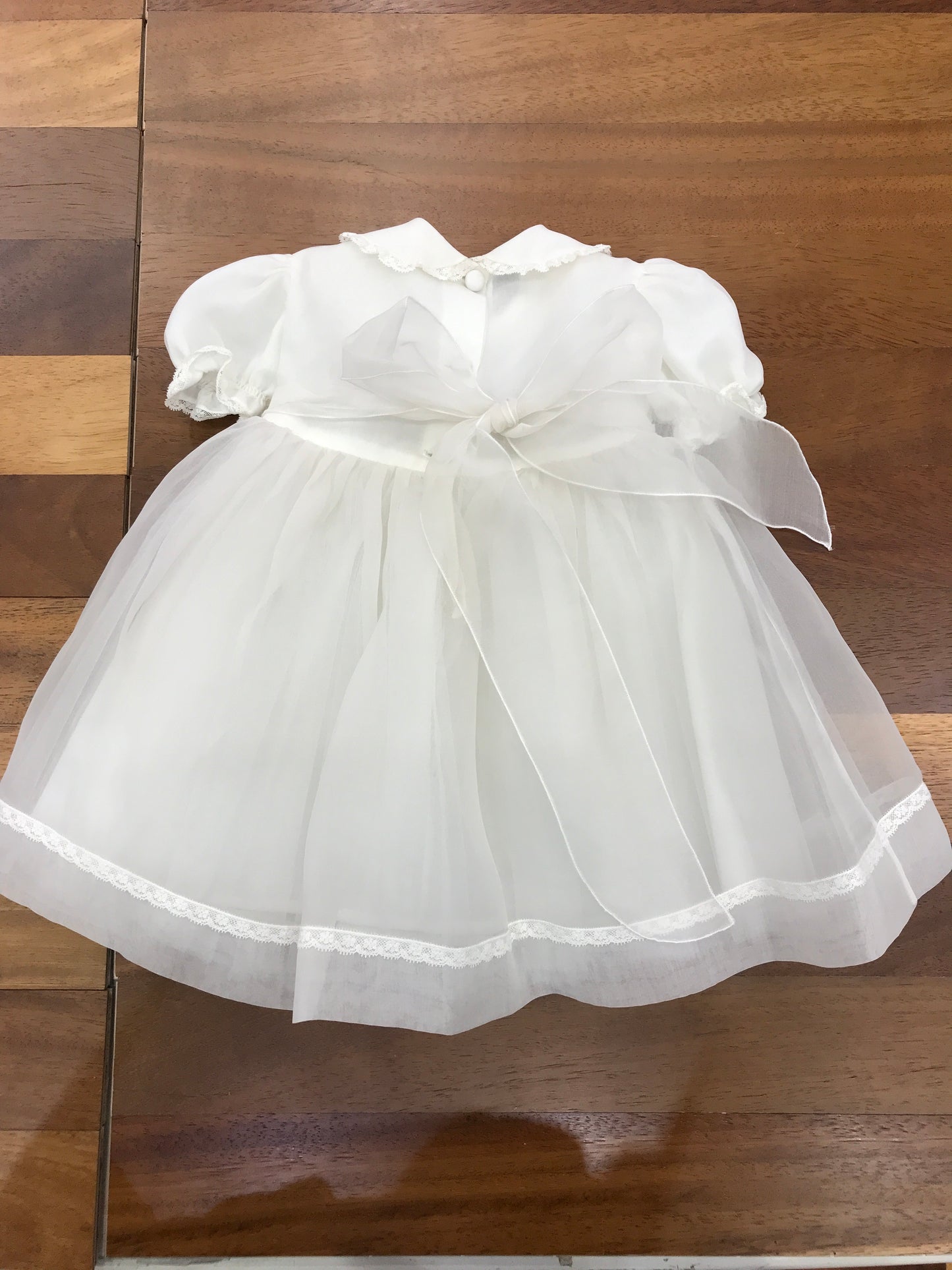 Abitino Piccola Giuggiola in organza in seta gonna ampia ricamata manica corta a sbuffo lavorazione di punto smock sul corpetto