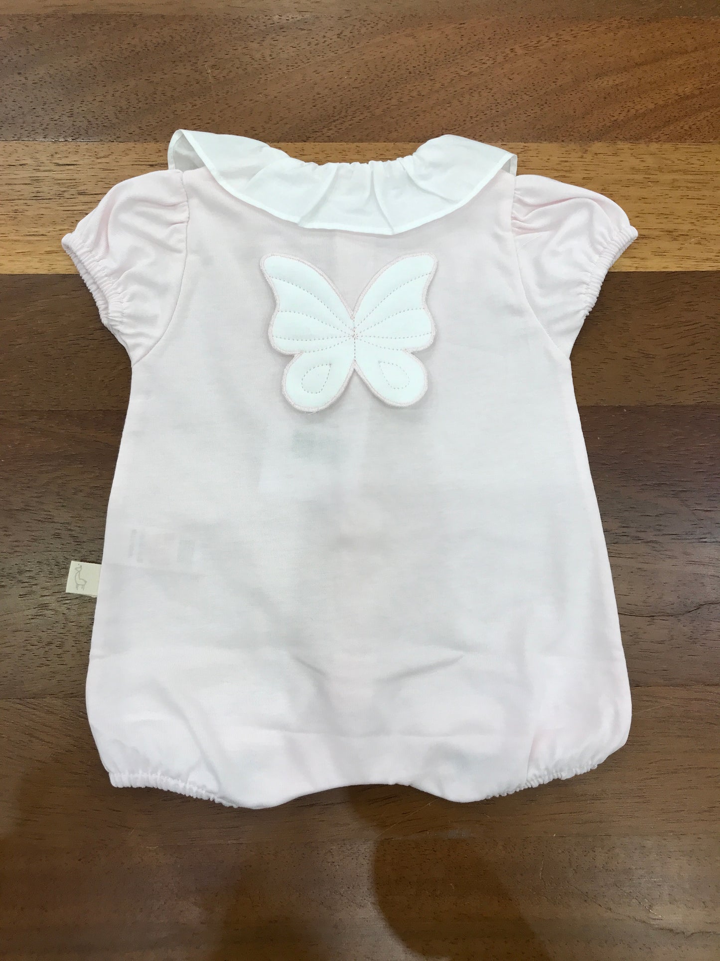 Pagliaccetto Baby Gi in cotone rosa mezza manica con collo con rusche bianca