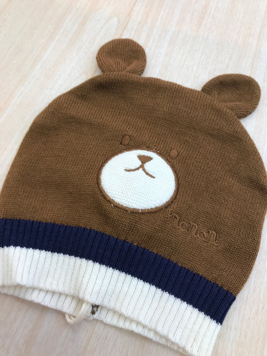 Cappello Nanan in filo marrone con orsetto ricamato e orecchie
