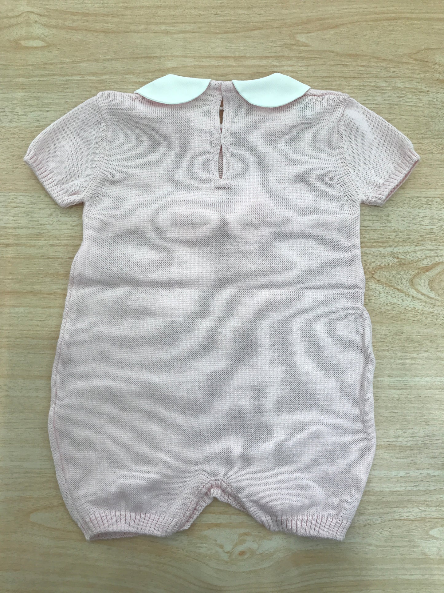 Pagliaccetto Baby Lord in filo mezza manica con colletto bianco con pois rosa e fiocco con passanastro bianco sul davanti