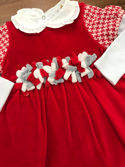 Abito Coccodè in ciniglia rosso mezza manica bianca e rossa t-shirt bianca manica lunga e collo con rusche con fiori in vita