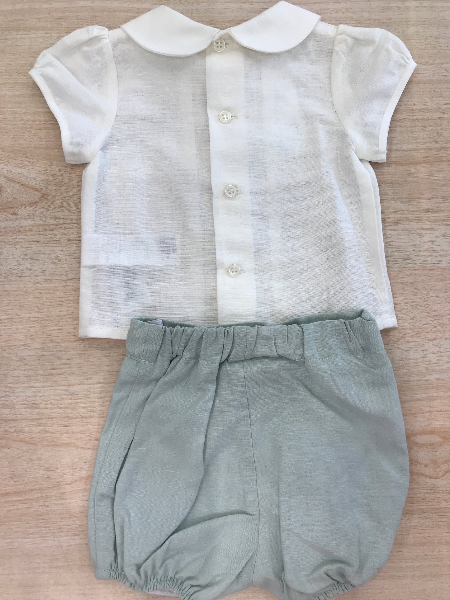 Completo Paz Rodriguez in cotone camicia mezza manica con ricamo centrale con pantalone corto verde