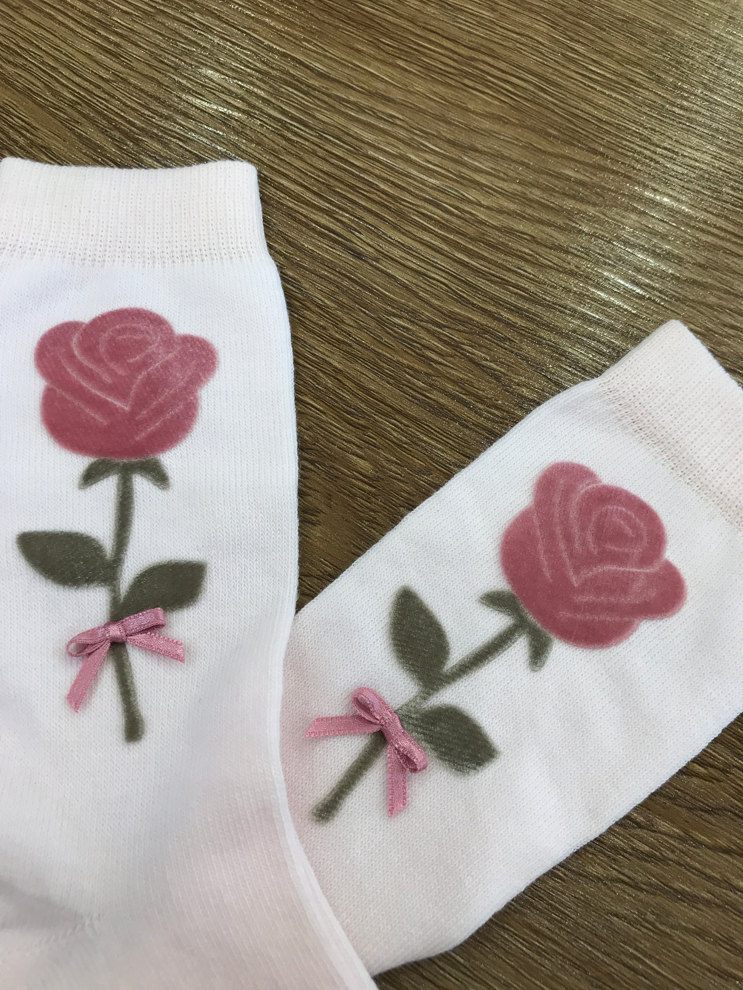 Calzino Story Loris in caldo cotone con rosa in velluto applicata sul davanti