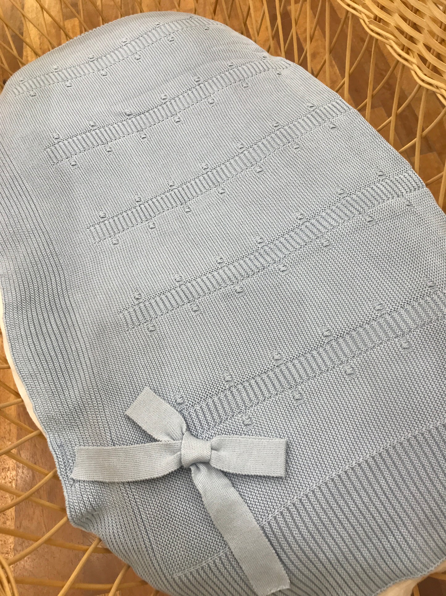 Coperta PCS in filo di cotone celeste con lavorazione e fiocco laterale