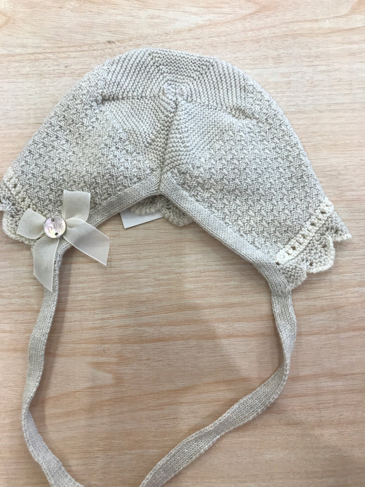 Cuffia Paz Rodriguez in filo tortora con lacci e ricami panna