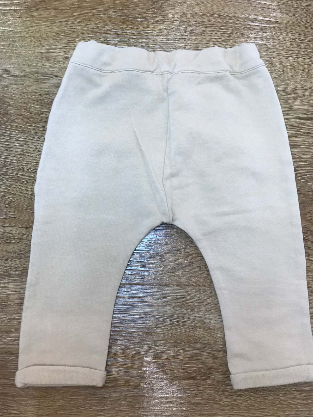 Pantalone Coccodè di tuta beige con tasca sul davanti ed elastico in vita