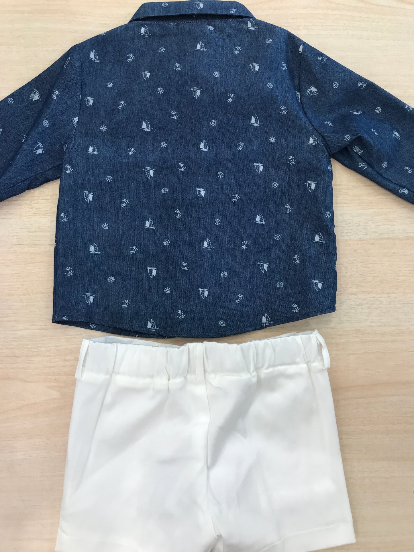 Completo Paz Rodriguez in cotone camicia manica lunga blu scuro con disegni sul davanti con bermuda bianco
