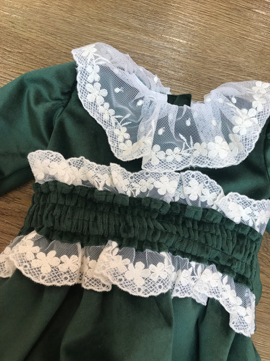 Pagliaccetto Fofettes verde in velluto con rusche in pizzo applicata anche al centro fascia con fiocco sul retro