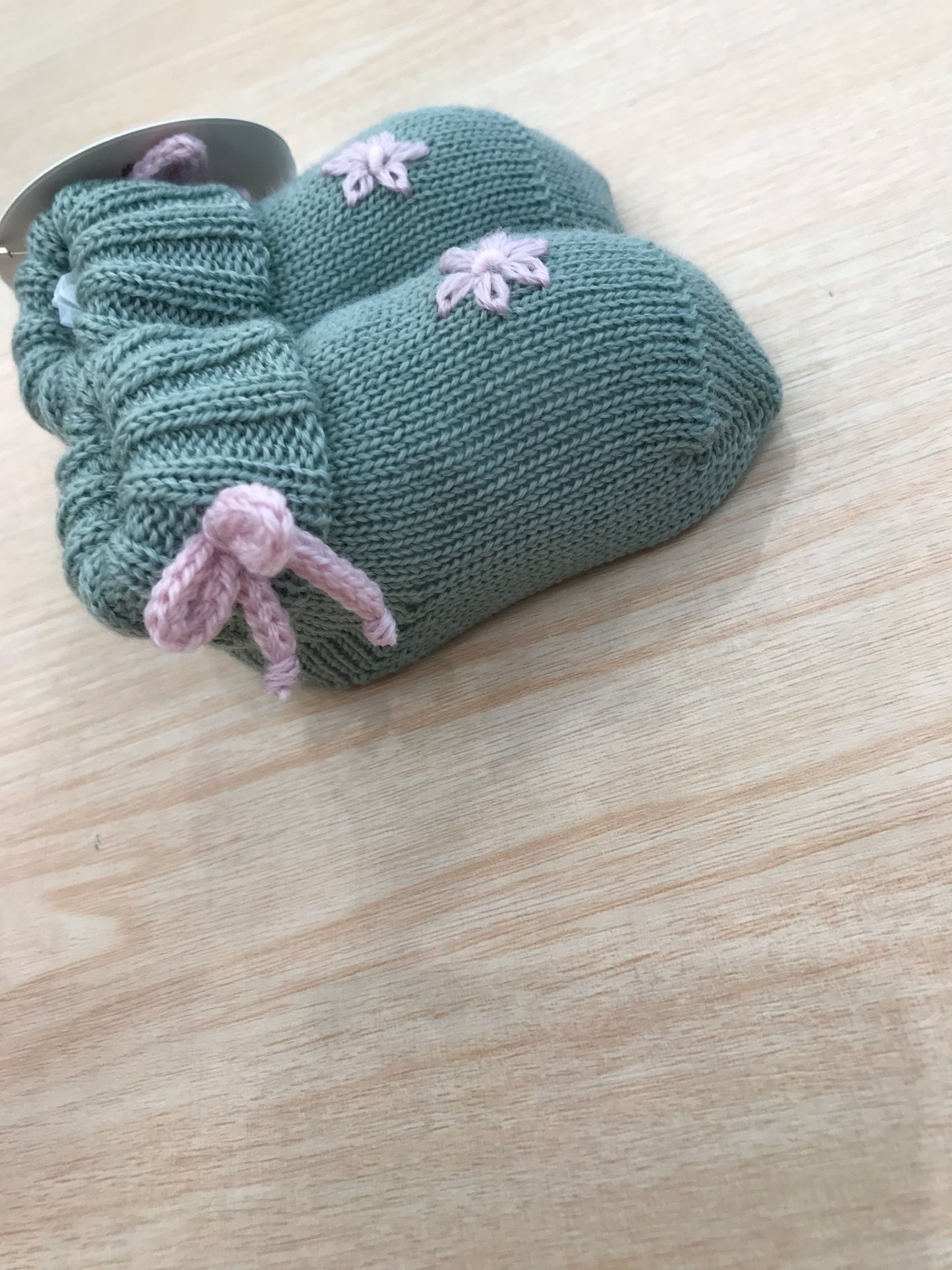 Babbucce Baby Lord in lana verde con margherite ricamate sul davanti