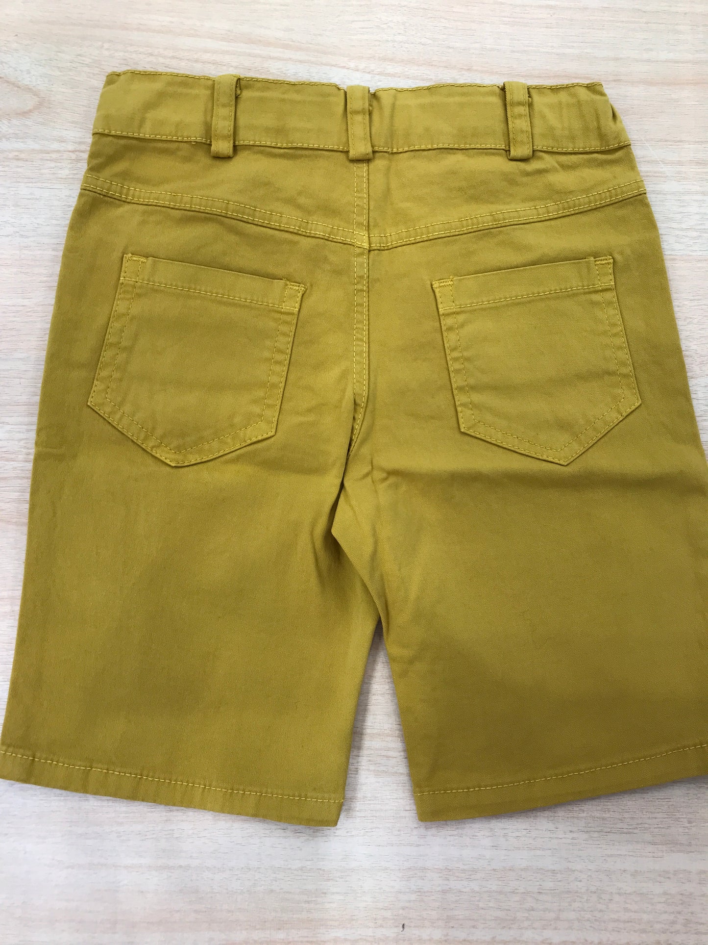 Pantalone Jo Milano in cotone corto con tasche sul davanti e sul retro