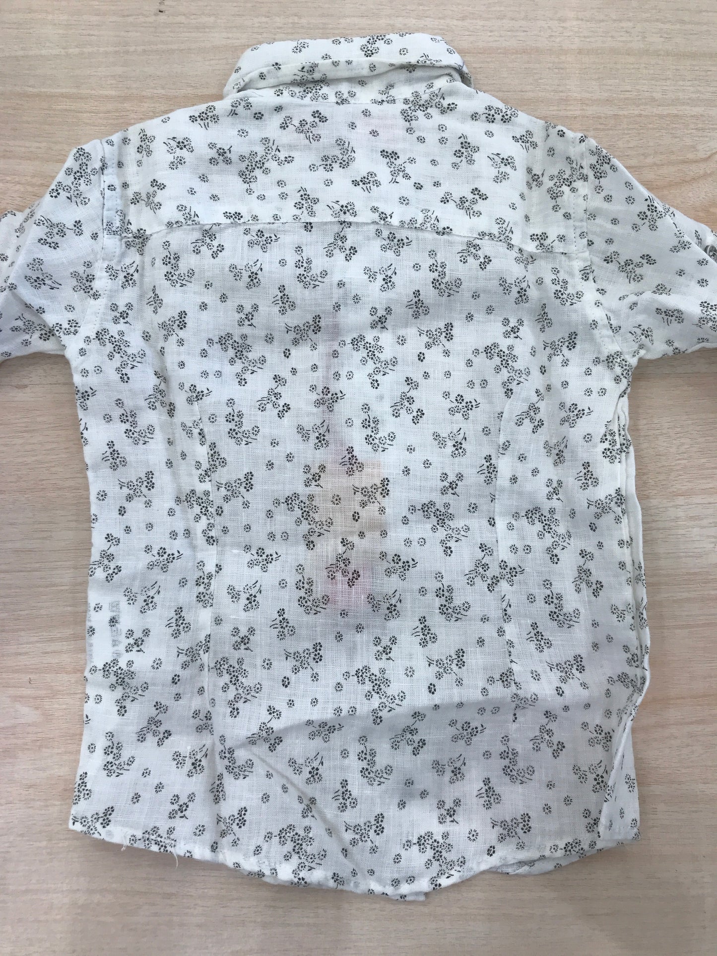 Camicia Croce Fisso Milano in lino manica lunga con collo a punta e piccole fantasie floreali