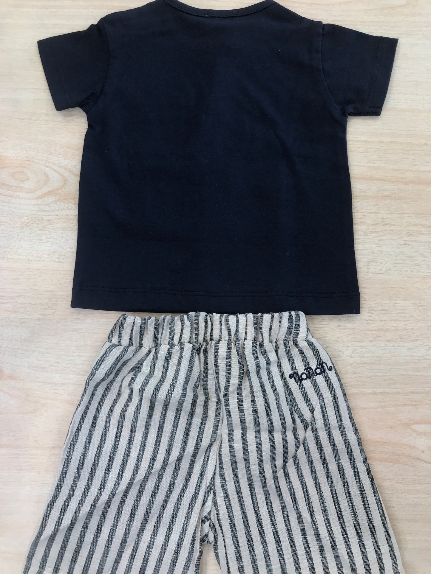 Completo Nanan in cotone due pezzi t-shirt mezza manica blu scuro con bermuda a righe