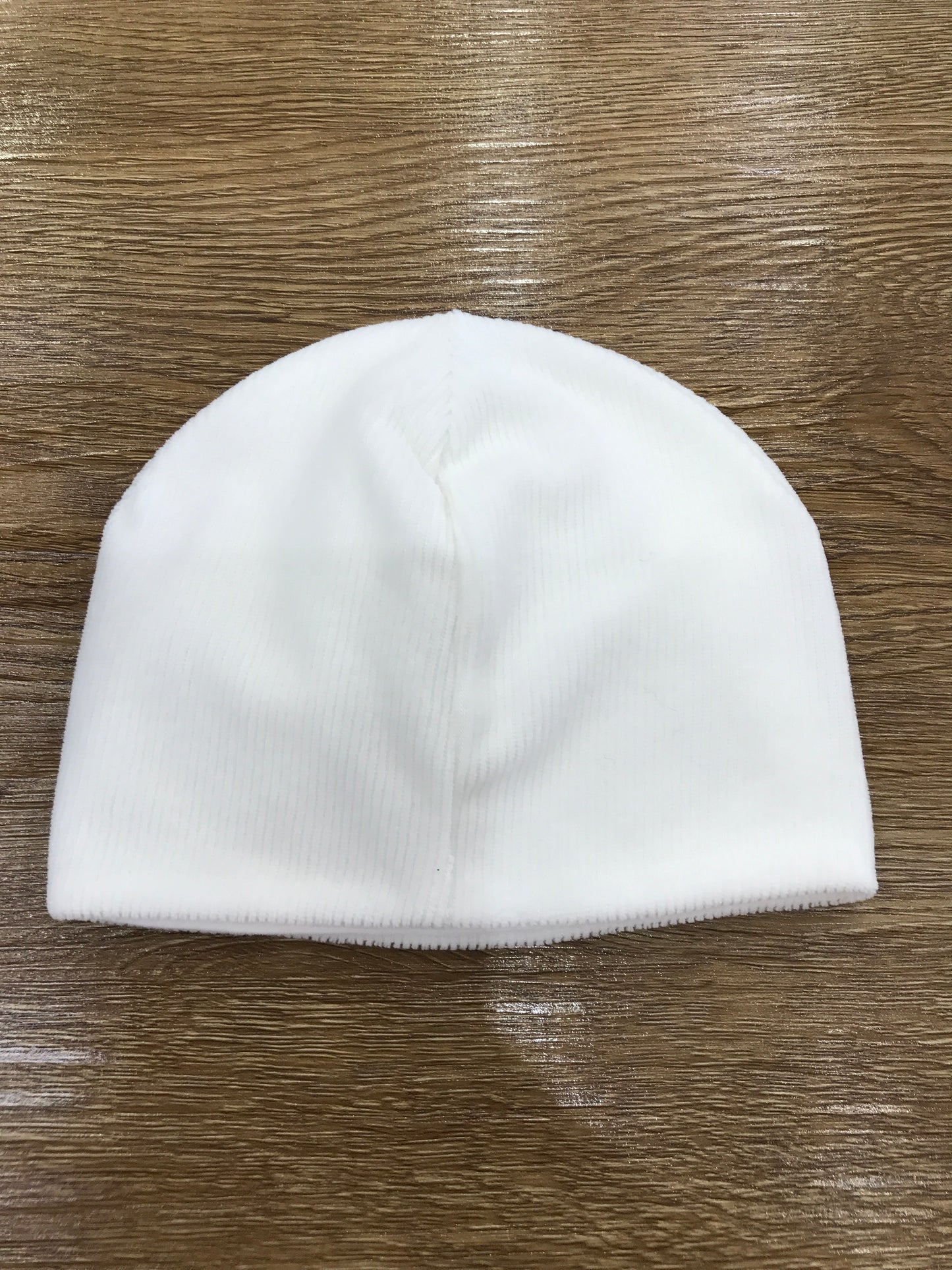 Cappello Nanan in ciniglia con balena azzurra e bianca