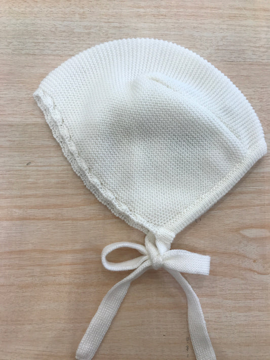 Cuffia Baby Lord in lana panna con rose rosa ricamate