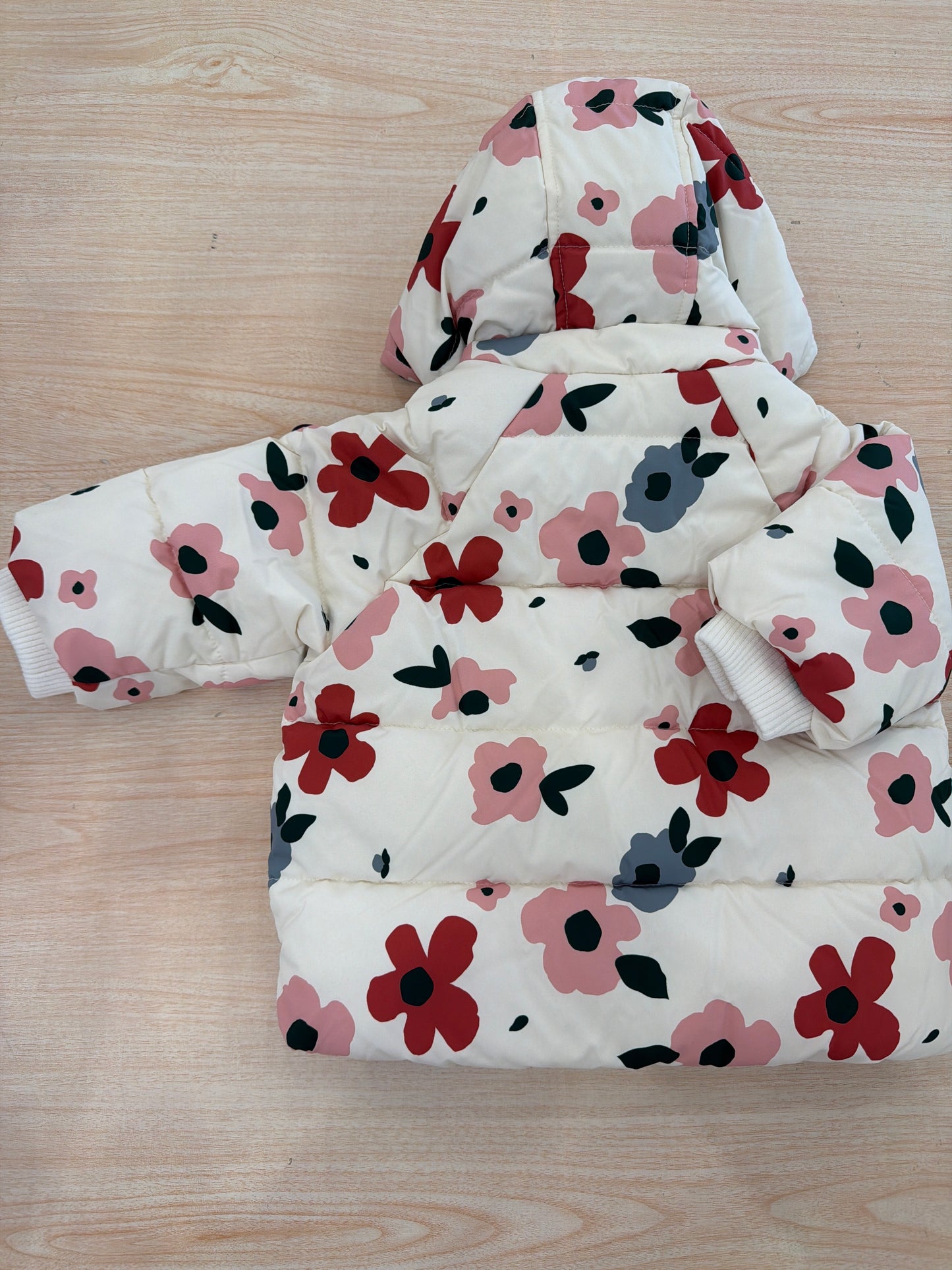 Giubbotto Petit Bateau panna con fiori colorati con cappuccio zip e tasche laterali