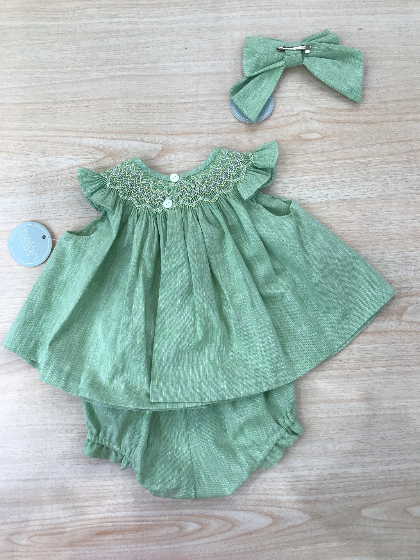 Completo Belan in cotone verde due pezzi abitino smanicato con lavorazione sul corpetto culotte abbinata