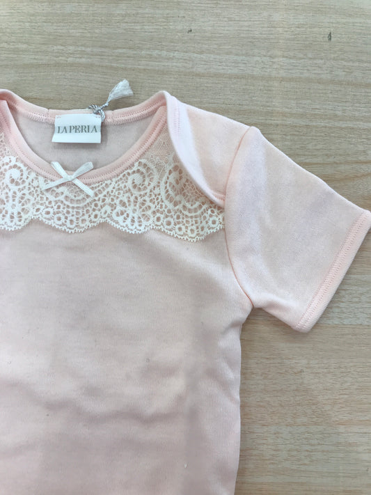 Body La Perla in cotone rosa mezza manica con pizzo panna ricamato sul petto