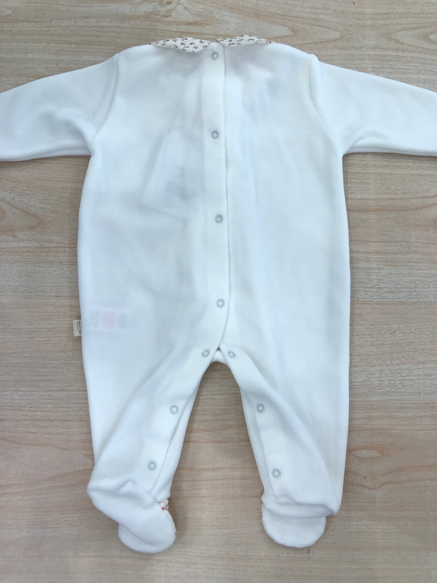 Tutina Baby Gi in ciniglia panna intera con colletto e fiocchetto floreale anche sui piedini