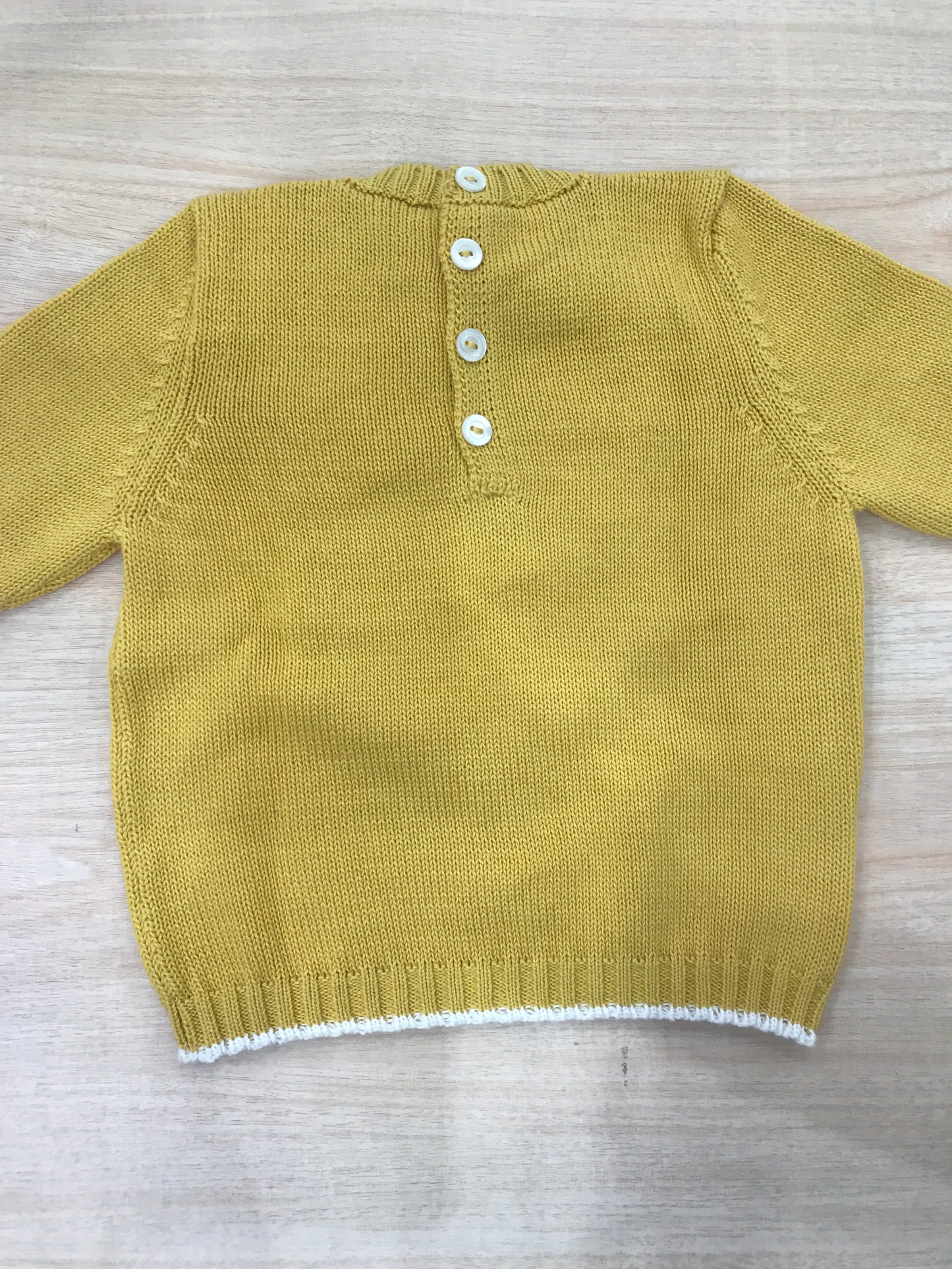 Maglione Colibrì in filo senape con rifiniture bianche e collo tondo