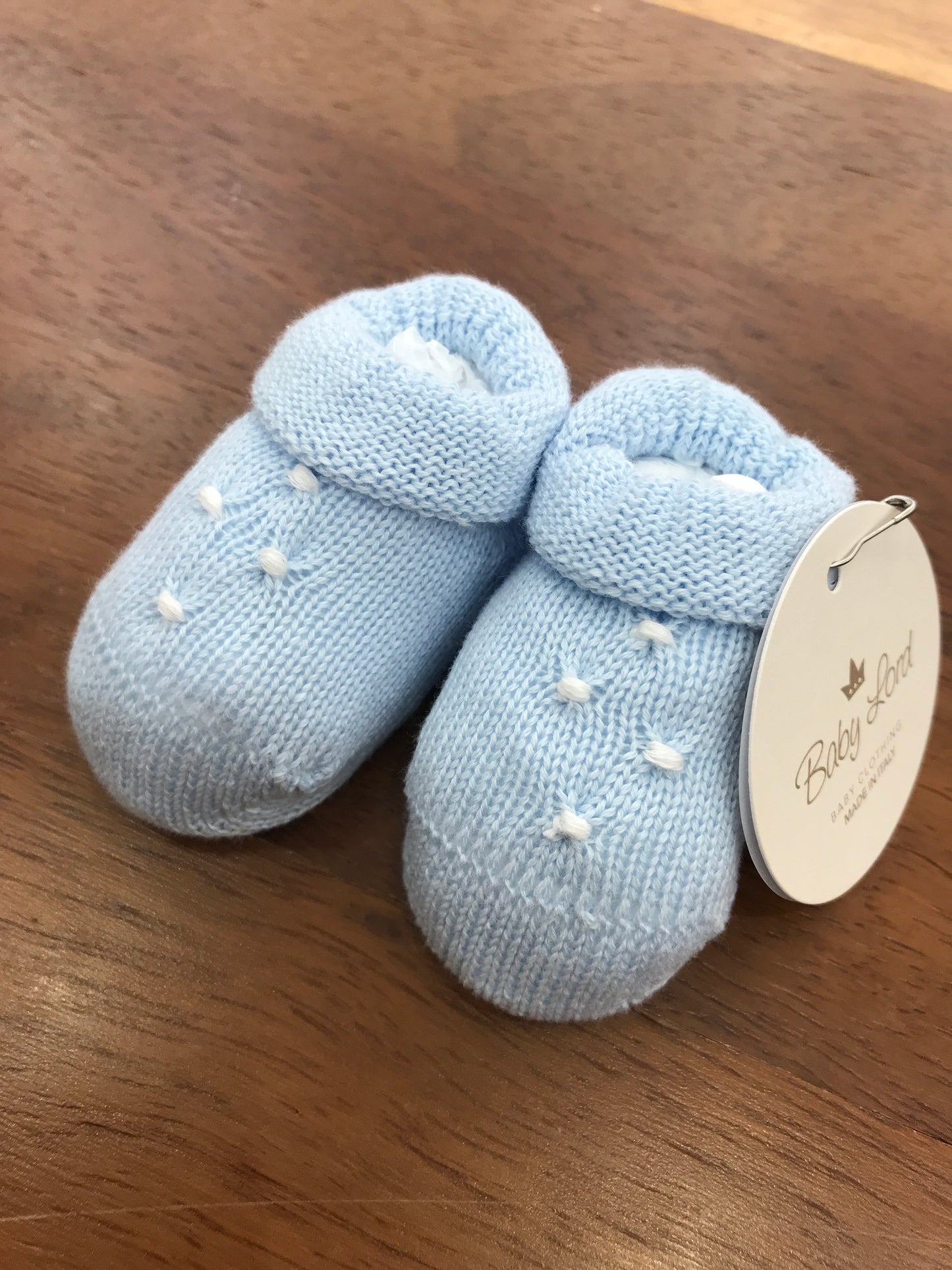 Babbucce Baby Lord in filo celeste con lavorazione di punto smock bianco
