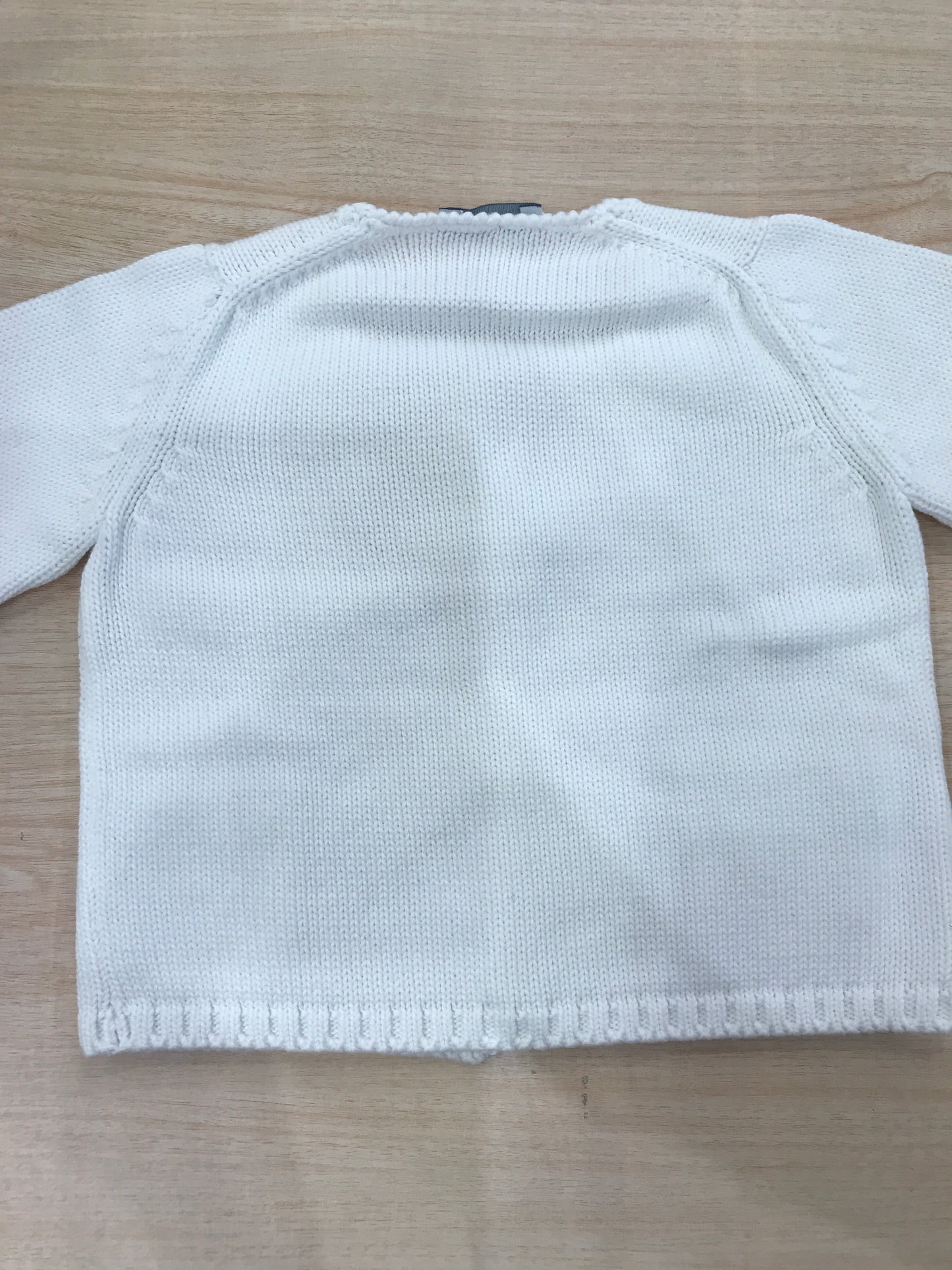 Cardigan Colibrì in filo bianco con piccoli bottoncini sul davanti e piccole tasche