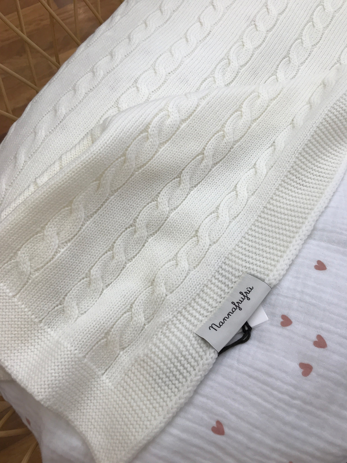 Coperta Nannafrufru in lana con lavorazione di trecce su tutt'essa