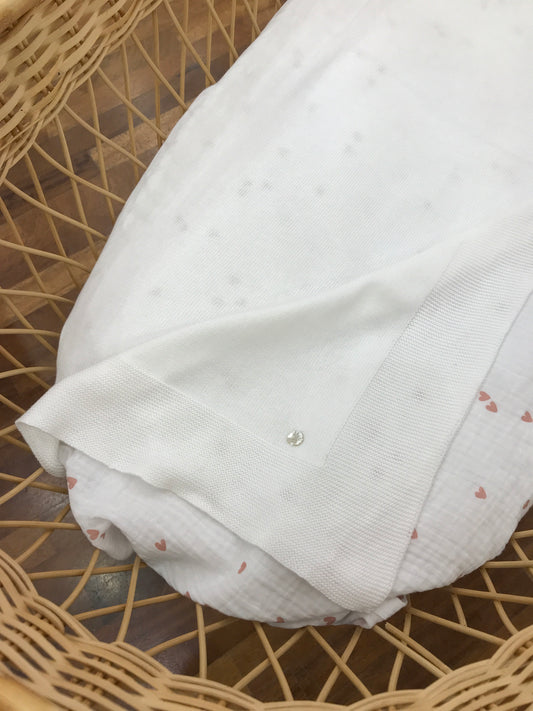 Coperta Paz Rodriguez in filo bianca con lavorazione in maglia