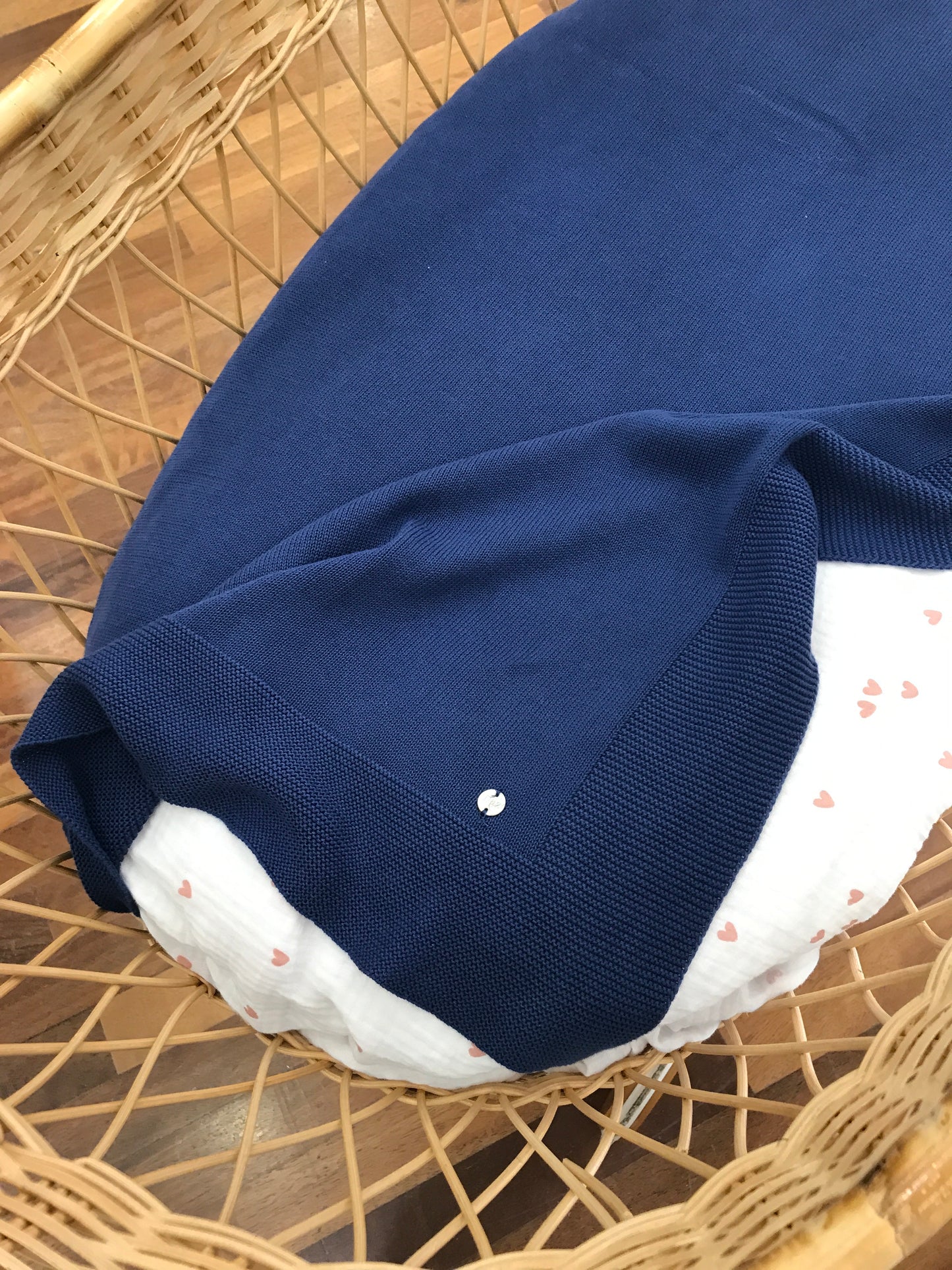 Coperta Paz Rodriguez in filo blu lavorata a maglia