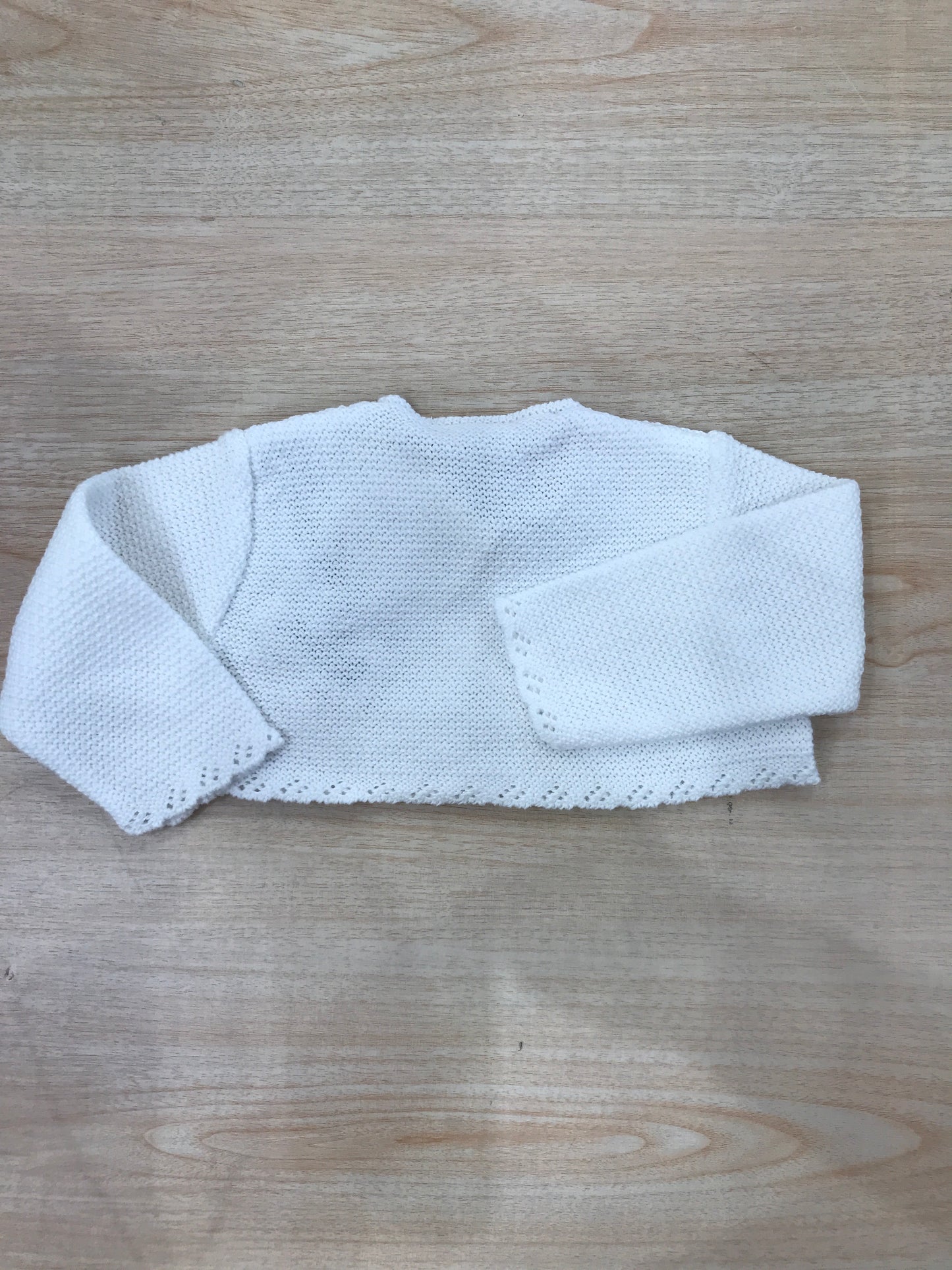 Cardigan Paz Rodriguez bianco in filo smerlato con due bottoncini