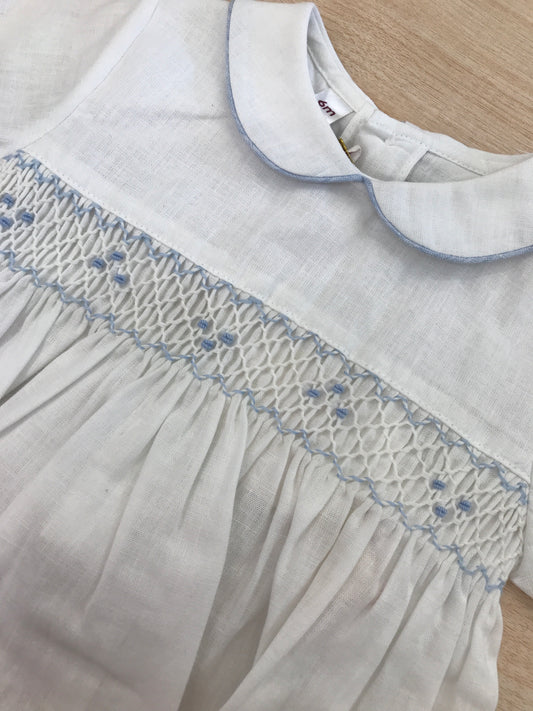 Pagliaccetto Les Enfants de Gisele in lino bianco mezza manica a sbuffo con punto smock ricamato sul corpetto